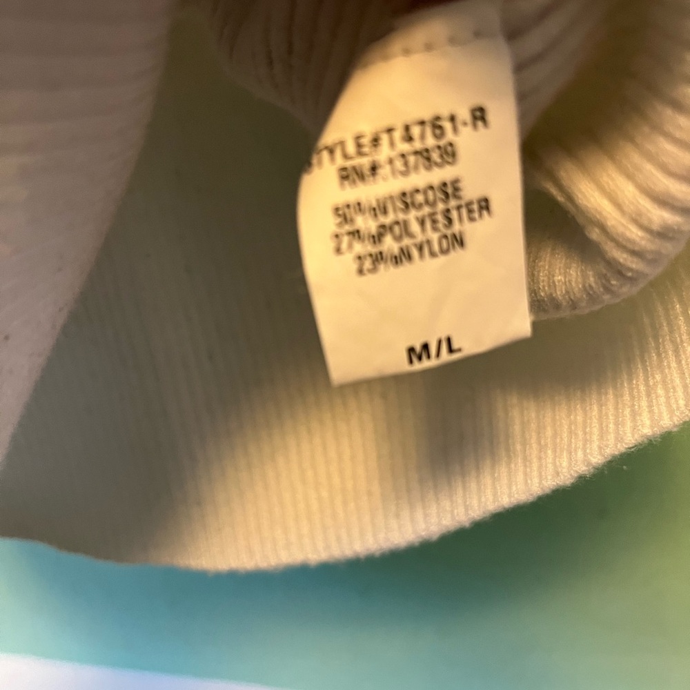 Women's Ribbed Cream Sweater - Picture 3 of 6